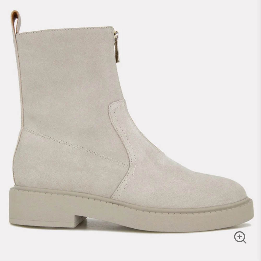 NWOB Andre Assous Shoes Andre Assous Vernon Bootie Women's size 6M suede booties